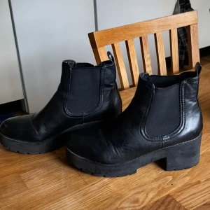 Svarta boots 👢✨ - Höga Klackskor Plattform Ankelhöga stövlar Med Tjock Sula, Kängor🫧✨