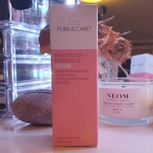 Niacinamide + panthenol serum  - Säljer detta niacinamide + panthenol serum   från pure & care pga jag använder inte de. Etiketten har suddats ut! Köpt för ungefär 1 månad sedan på normal och finns ganska mkt kvar (se bild) ⚠️TAR ENDAST SWISH⚠️