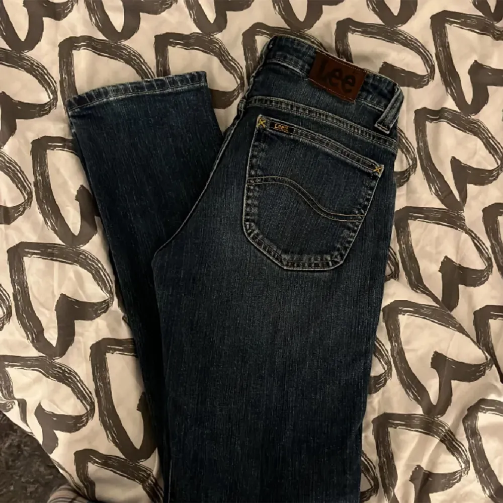 Säljer dessa Lee jeans som inte kommer till någon användning, Pris går att diskutera.. Jeans & Byxor.