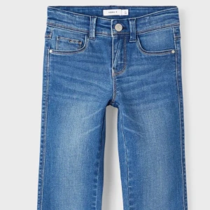 Name it jeans - Säljer mina jättefina bootcut jeans i st 152 då dom inte passar mig i storleken längre.💕💕 Dom har varken håll eller färg i/på sig.💕Tycker ni det är för dyrt så kan ni skriva till mig så kan vi förhandla om priset!💕💕💕