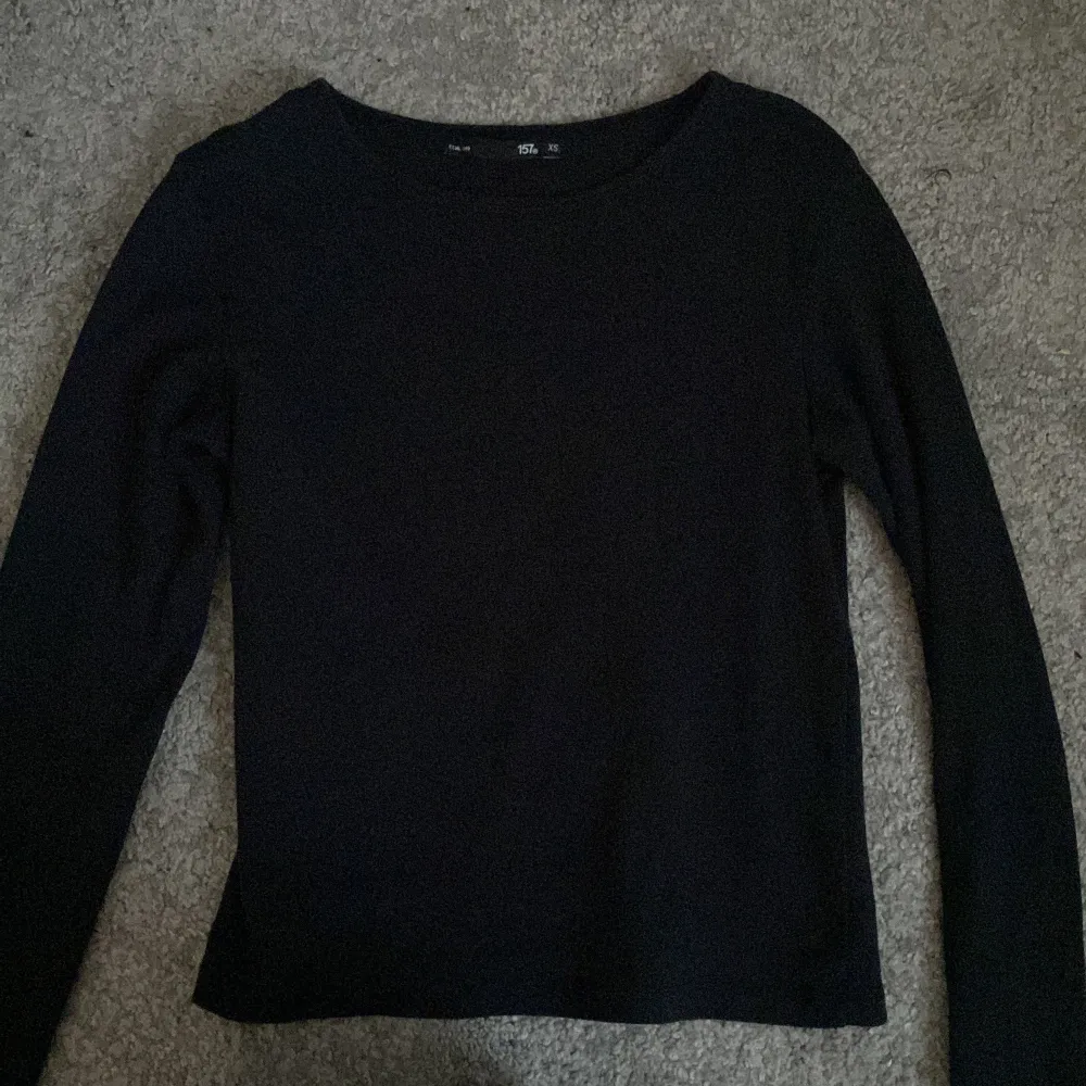 A regular black long sleeved shirt, U ring, only used a few times, good condition . Skjortor.
