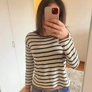 Snygg tröja - Trendig zara tröja perfekt till sommaren! Unikt material😊