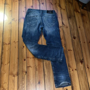 True religon jeans  - Skick 8/10 slitningar på botten men annars riktig bra 