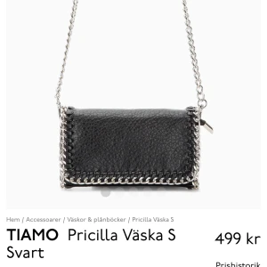 Tiamo väska svart S - Knappen som stänger väskan är lite slö, men dragkedjan funkar