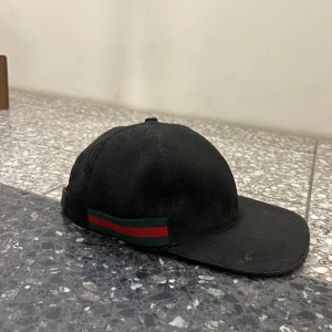 Gucci keps  - Lite lortig går tvätta men vågar it inte så bra😅 den e fin många barn och vuxna gillar sånna keps 