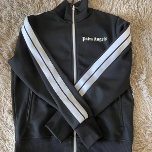 Palm Angels Zip - Äkta Palm Angels Truck Suit Zip (Kvitto Finns) 10/10 Skick! Skriv vid fundering eller allmänna frågor mvh.