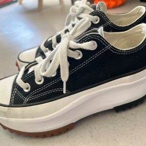 Converse - Run Star Hike Ox  - Har bara använt ett par gånger, lite trånga; därför behöver jag sälja dessa snygga sneakers