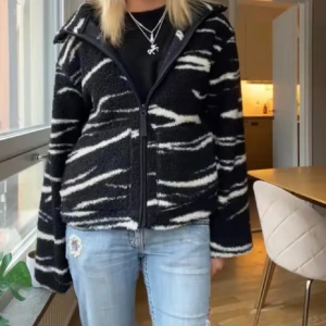 Teddyjacka - Bra skick, knappt använd. Passar en storlek xs-m