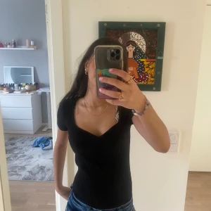 Body - En as snygg body så passar till allt skit snyggt att ha på fester och anat roligt🥰den har används ändast 1 gång🥰