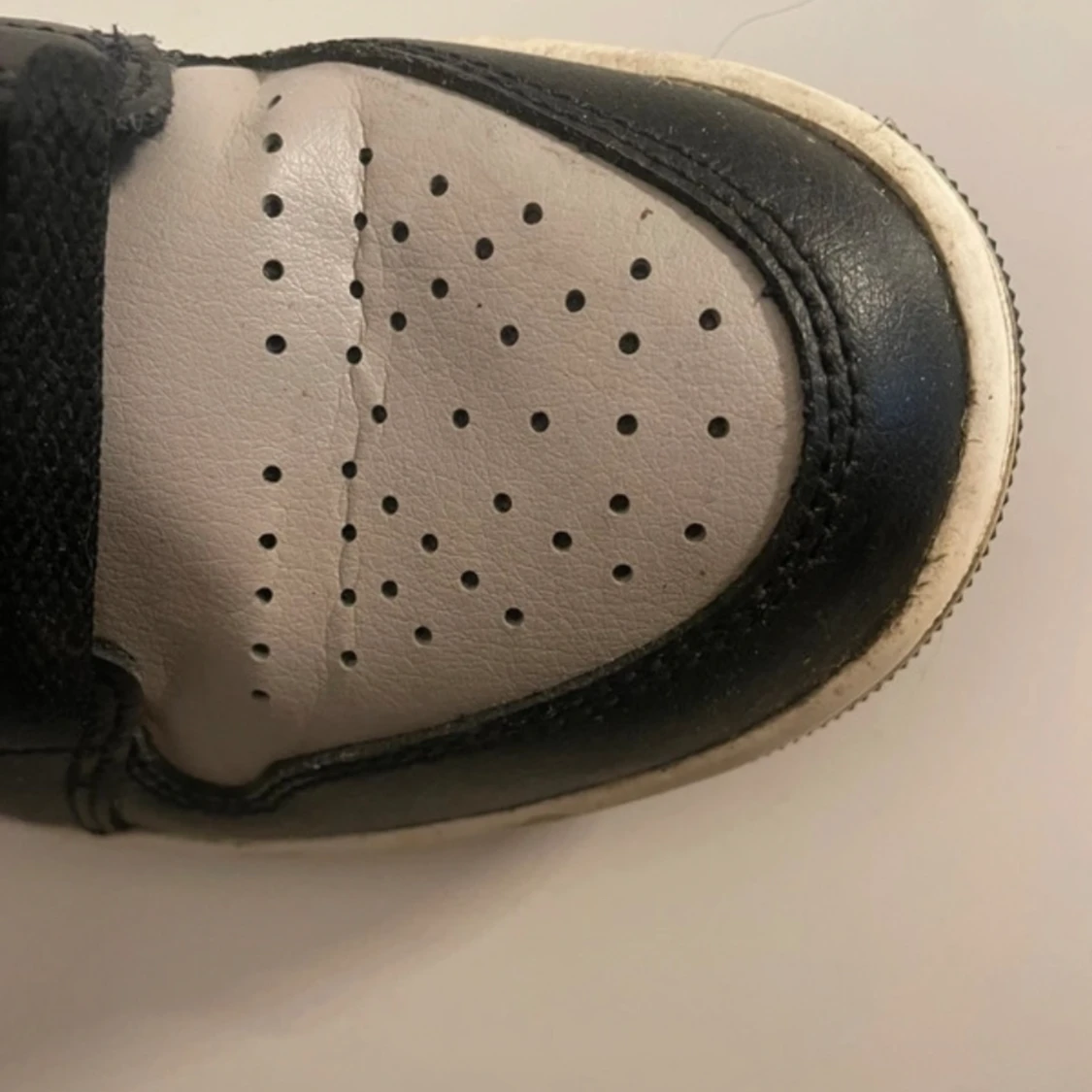 Jordans mid 1 black-Gym-red-college Grey - 93