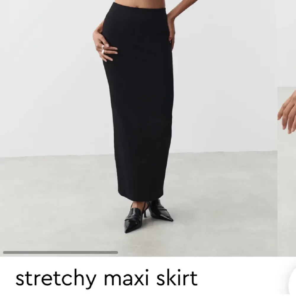 Säljer denna fina maxi kjolen från Ginatricot i storlek xxs. Slut såld på hemsidan & är i superfin skick!🤎 Köparen står själv för eventuell fraktkostnad!. Kjolar.