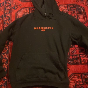 Primitive hoodie terminator - Primitive terminator hoodie. Bra skick inga fläckar eller skador. Väldigt mjuk. Storlek M.