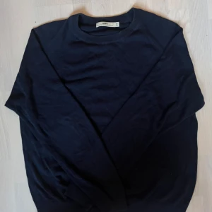 Hope Rule Sweater - Stilren stickad tjocktröja från Hope i 100% bomull.  Väldigt sparsamt använd 9/10 skick.