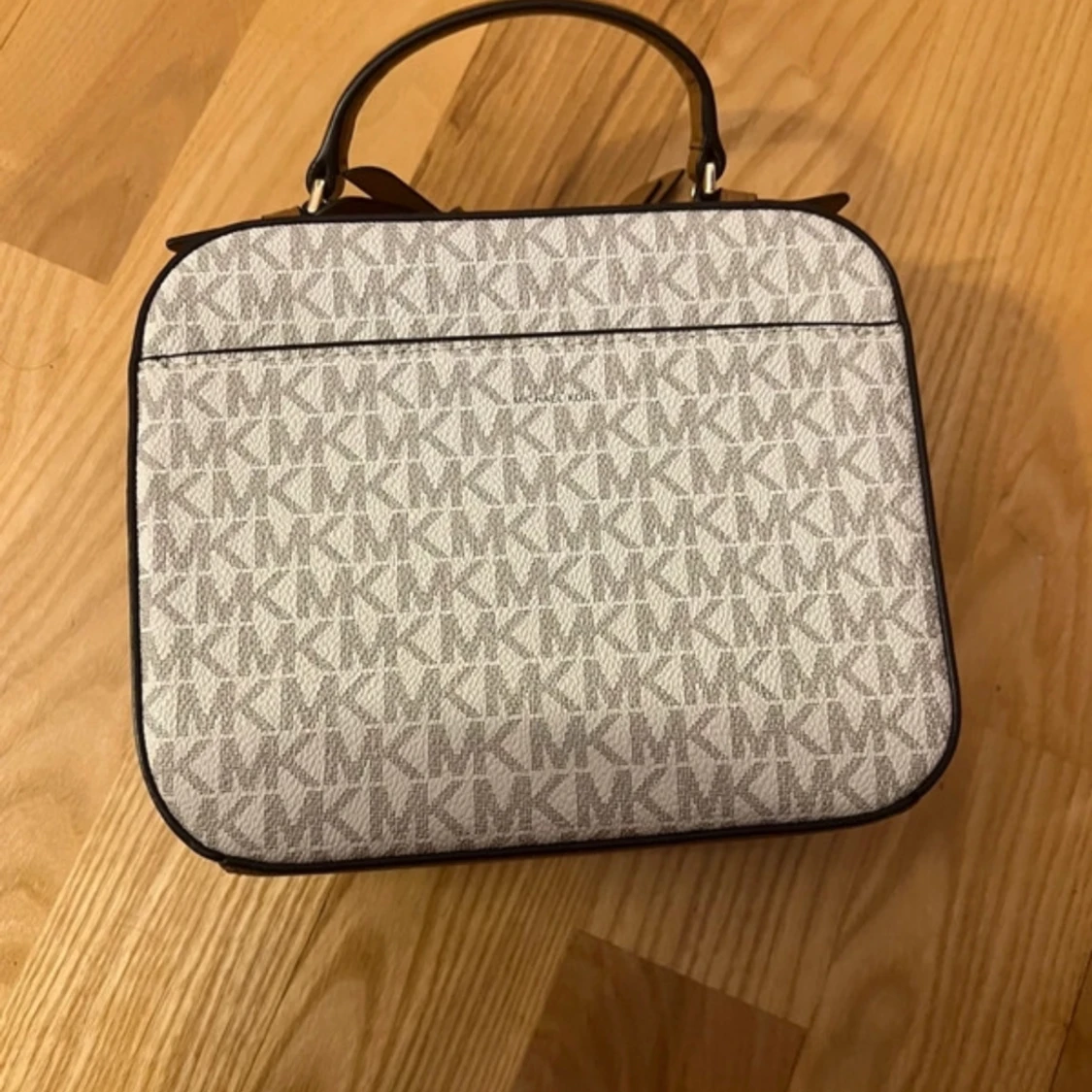 Handväska från Michael Kors - 91