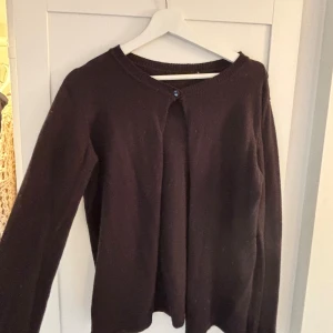 Kofta - Svart kofta med en knapp