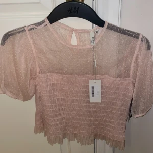 Söt topp - Aldrig använd. Prislappar på  