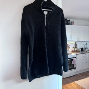 Stickad tröja - Stickad tröja från hm storlek S
