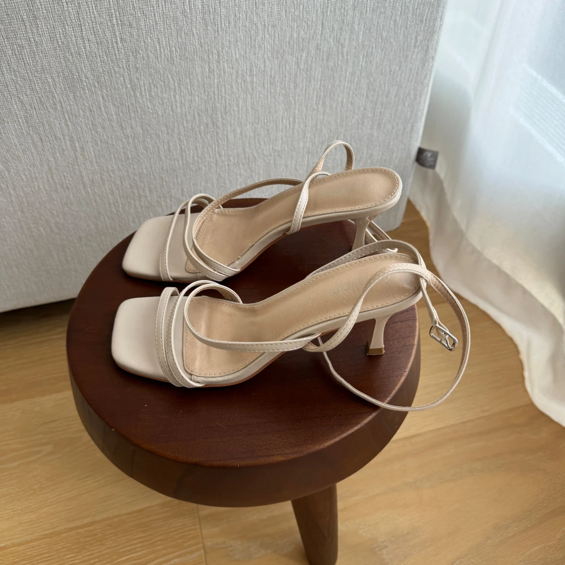 Beiga sandaletter