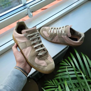 Maison Margiela skor - Extremt feta Margiela gats för den som vill sticka ut från mängden! Finns 2 slitningar som bara gör dem fetare. Bytt innersula därav det låga priset!