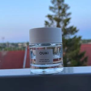 Ouai North bondi parfym - Då jag tröttnat på lukten säljer jag den vidare så den kommer till användning. Det är ~15ml kvar av 50ml. Perfekt för någon som alltid velat testa utan att köpa full size. Nypris: 660kr