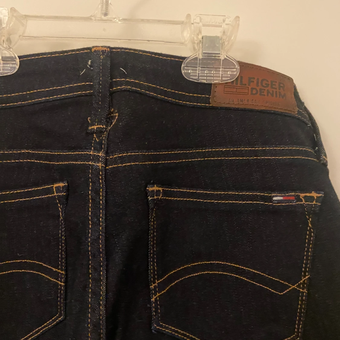 Tommy Hilfiger lågmidjade jeans, stl 26/32 - 90