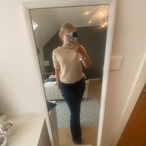 Stickad topp - Stickad topp Använd 1 gång Vart ifrån är oklart Strlk S För referens är jag mellan 160-165 cm 