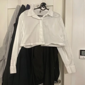 Vit skjorta cropped - Sällan använd Inte genomskinlig