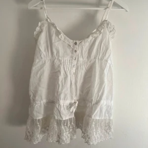 Gulligt linne  - Söt sommar topp. Osäker på storlek men skulle säga S-M