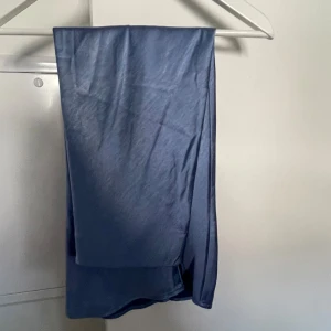 Sidenkjol - Ljusblå sidenkjol från vila 