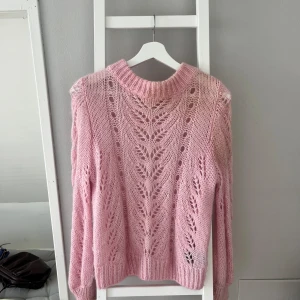 Stickad rosa tröja - Grovstickad härlig rosa tröja ifrån Hm💕