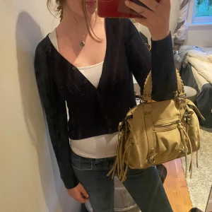 Fin stickad kofta  - Stickad kofta med hål mönster 💕💕🙌🏻