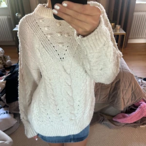 Söt stickad tröja - Supersöt stickad tröja från zara! Som inte finns i sortimentet längre. 