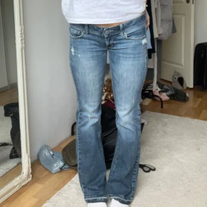 Lågmidjade bootcut jeans  - As snygga lågmidjade bootcut jeans som tyvärr aldrig kommer till användning 💘💘