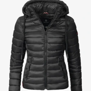 Vinterjacka - Varm och skön vinterjacka från navahoo, köptes i vintras och är använda några gånger men är i super bra skick och har inga hål!🥰 Nypris 899 kontakta mig innan du trycker på köp nu