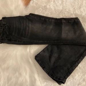 Utsvängda jeans - Nyskick 