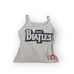 The Beatles linne - Iappen är avklippt men den passar S, fråga gärna om mått eller bilder 💕