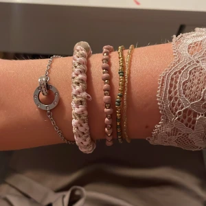 Ursnyggt edblad armband!!! 🤍🤍 - Supersnyggt och trendigt armband från Edblad! 😍 Säljer bara eftersom jag bytt till guld. Originalpris 399 och jag säljer för 250!!  En liten diamant är aningen mörkare än alla andra, skriv privat för bild 😊