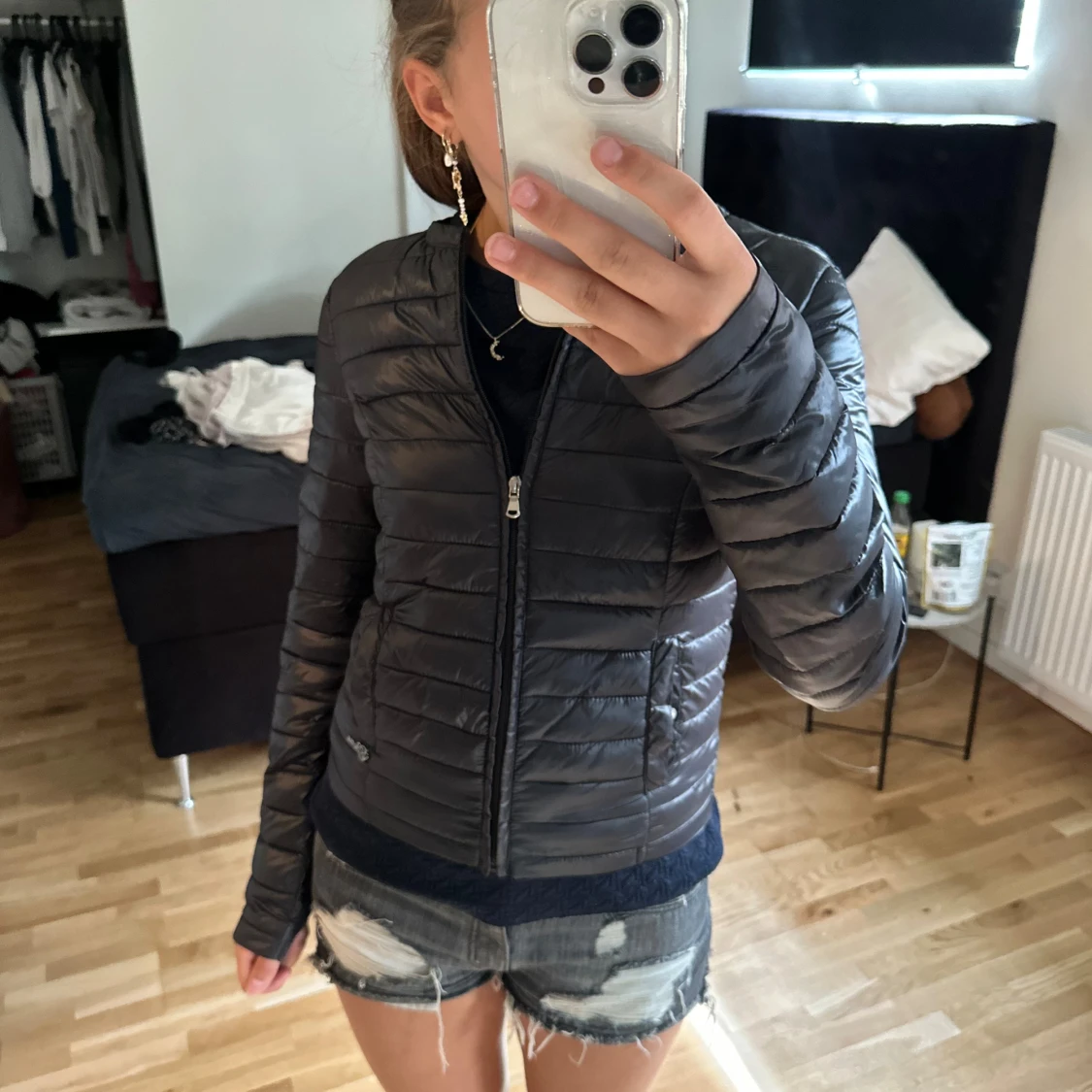 Svart pufferjacka från Guess - 90