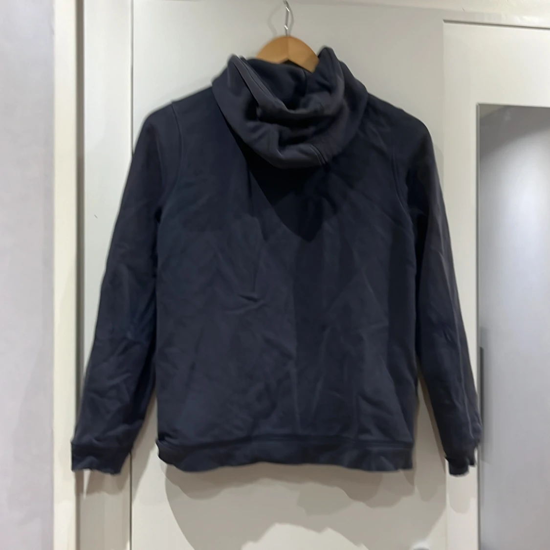 Jag säljer nu min sail racing hoddie för jag ej använder dem längre  - 90