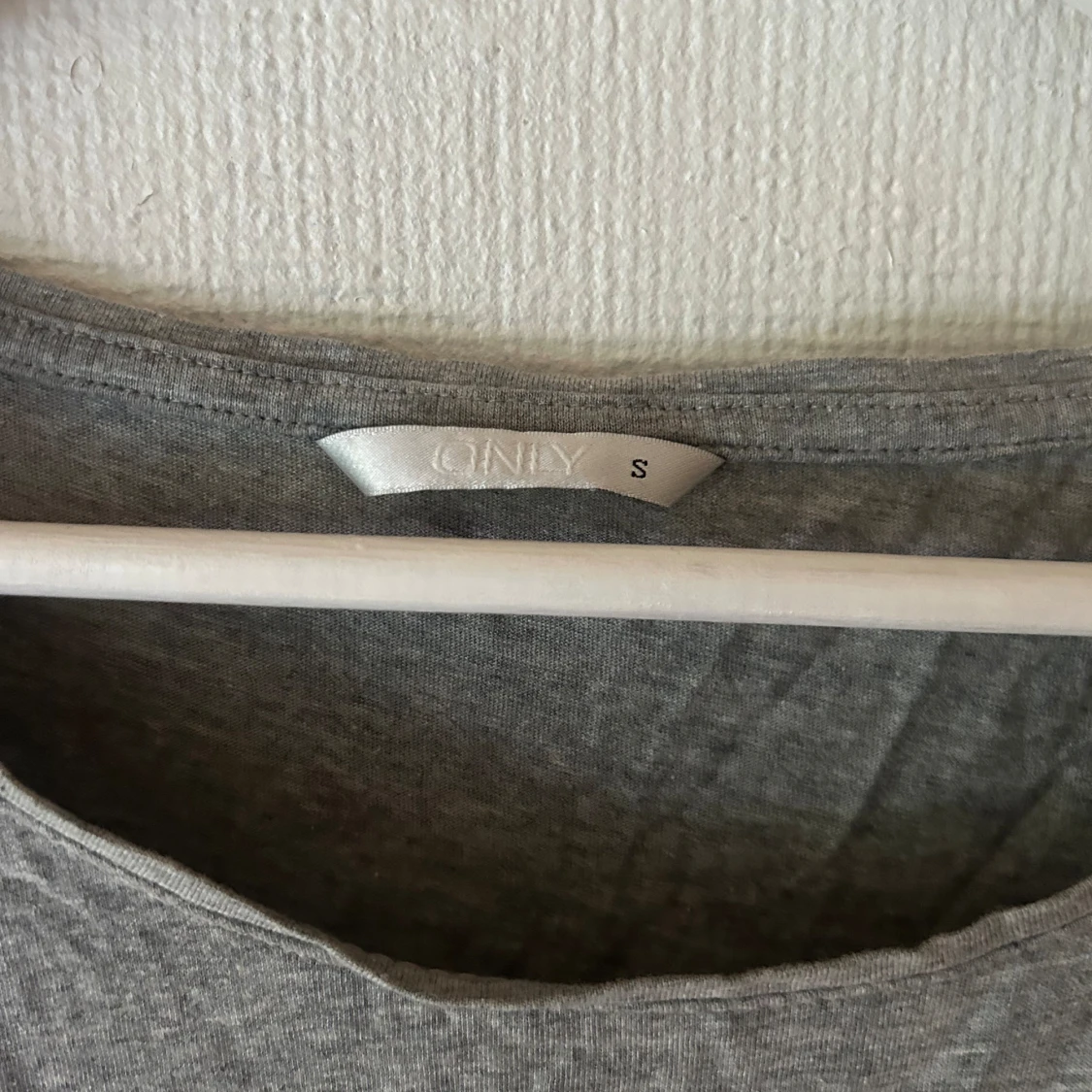 Grå klänning  - 90