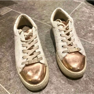 Sneakers - Från Steve madden, köpta för 1300, billiga pga använt skick 