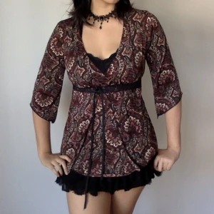 Vintage Bohemian Top - An extremely cute bohemian top with a cool psychedelic colorway, thrifted while I was in Malaysia ☺️ The top is true vintage and was made in the USA.   There are no flaws and the condition is like new 💗💕 I fully recommend it! 