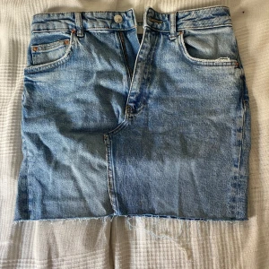 Jeanskjol - Jättefin jeanskjol i strl 36