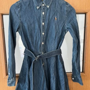 Ralph Lauren jeansklänning  - Jättebra skick jeansklänning från RL  Barn storlek 12 år 