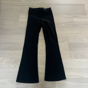 Utsvängda tights  - Utsvängda tights från H&M, Storlek 164 & Bra skick 