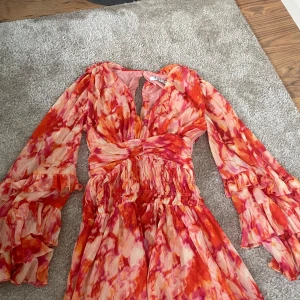 Sanna Jörnvik X NAKD - Säljer denna så så fina klänning efter många om och men. Ifrån sanna jörviks kollektion med NAKD🫶🏻 Bud från 699