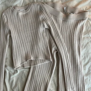 Mjukis set - Fint mjukis set frpn nelly, tröjan är i xs och byxorna i s💕