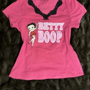 Betty boop vintage te shirt - Skit bra skick och jätte fin men kommer inte till användning och stretchigt material men sitter fortfarande tajt