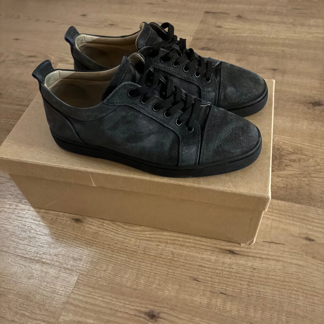 Christian Louboutin - 90