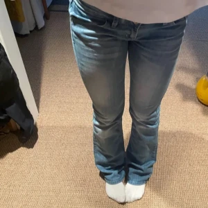 Jeans  - Hej, säljer vidare mina jeans som jag köpte här på plick som inte riktigt passar mig💞pris kan diskuteras